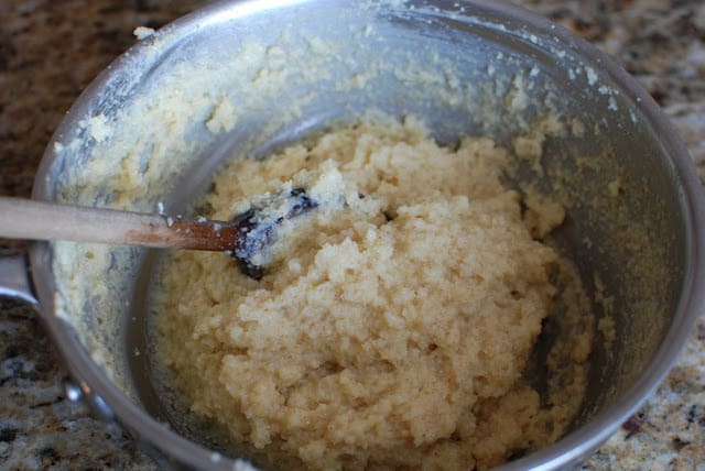 Cooked beaten farina in pot
