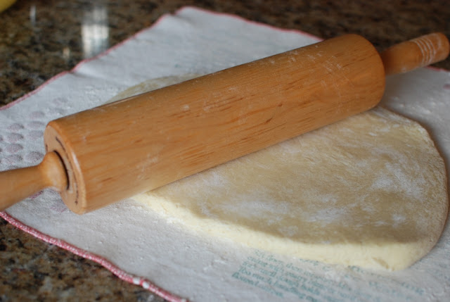Dough on floured cloth and rolling pin