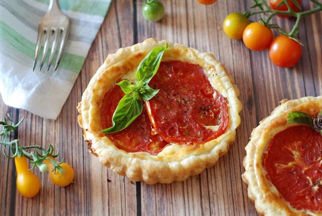 Small round pastry with ricotta and fresh tomato