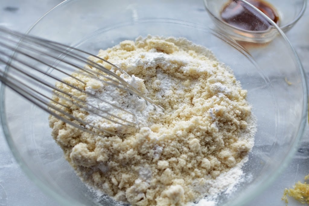 dry ingredients for cake combined in a glass bowl