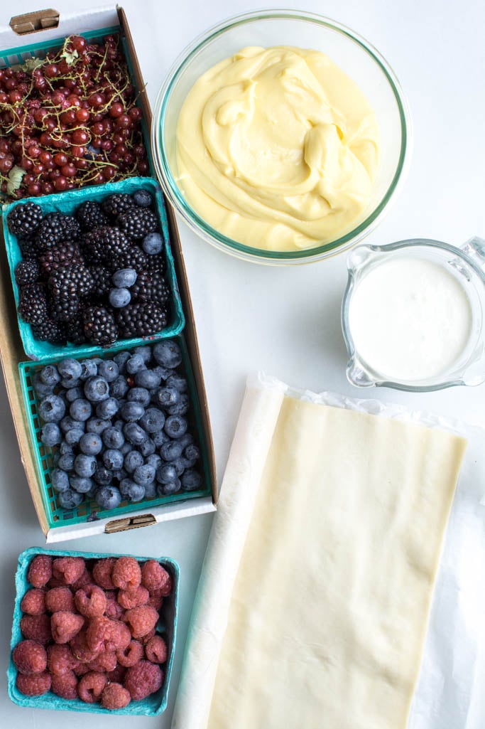 Easy Fresh Berry Puff Pastry Tarts