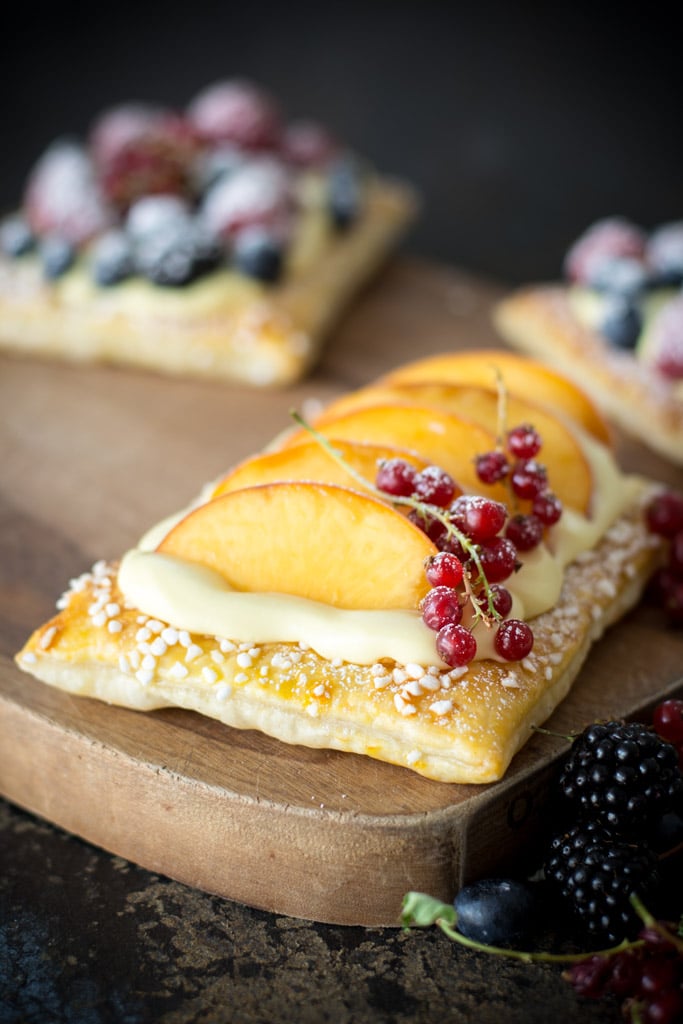 Easy Fresh Berry Puff Pastry Tarts