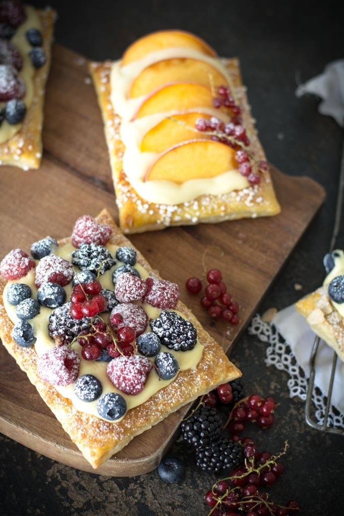 Easy Fresh Berry Puff Pastry Tarts