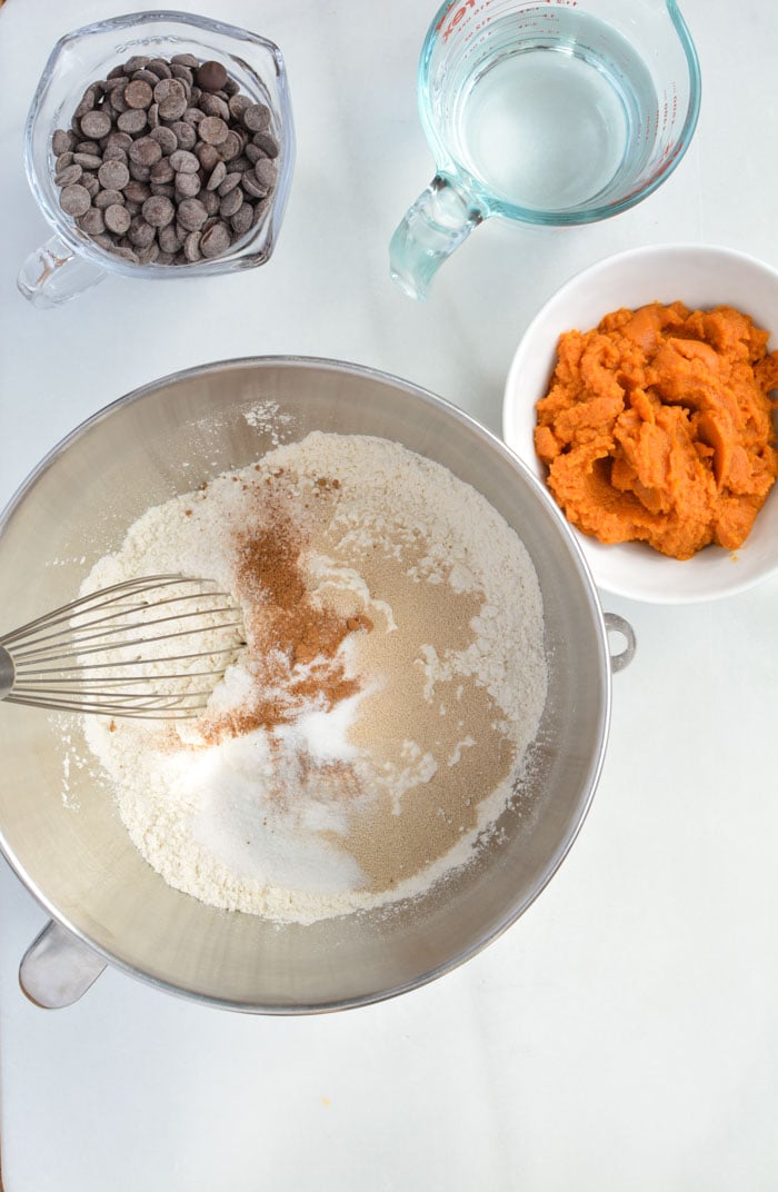 flour and spices pumpkin in bowl